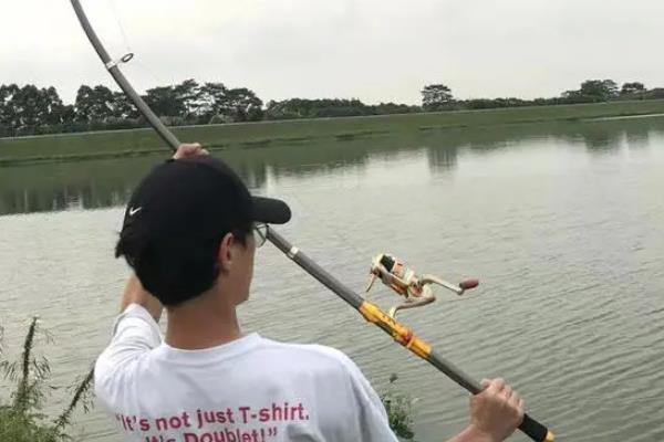 鲫鱼竿是什么，是专门为钓鲫鱼设计的鱼竿