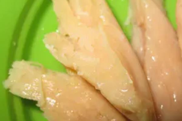 猫咪拉稀要禁食吗，伴随呕吐症状才要暂时停止饲喂