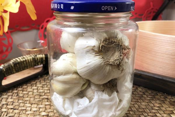 保存大蒜如何防止发芽，可采取密封保存、低温或高温保存等方法