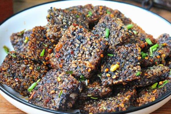 湘西特色美食和土特产，有古丈毛尖、血粑鸭等