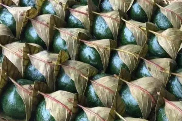 湘西特色美食和土特产，有古丈毛尖、血粑鸭等