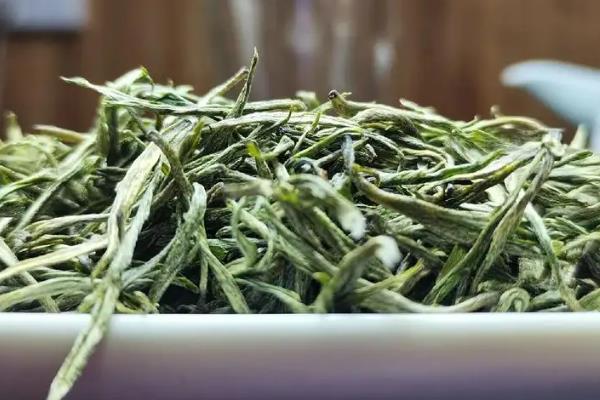 湘西特色美食和土特产，有古丈毛尖、血粑鸭等