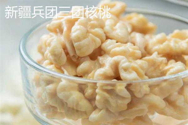 新疆阿拉尔市的特产，大尾羊深受游客青睐