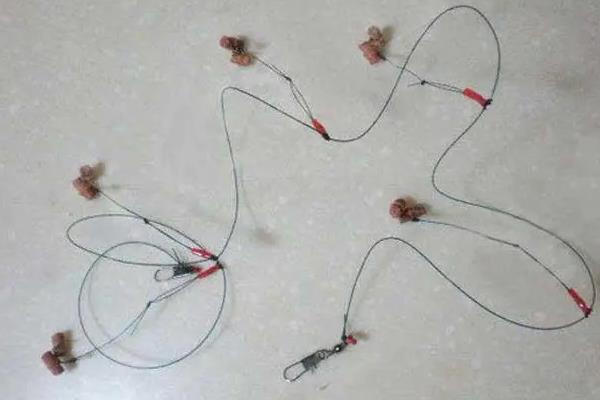 钓鲈鱼适合用什么线组，钩号大小要因鲈鱼大小而