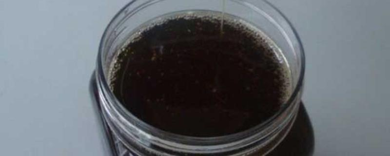 蜂蜜变黑了的原因，可能是含有杂质