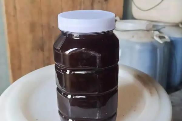 蜂蜜变黑了的原因，可能是含有杂质