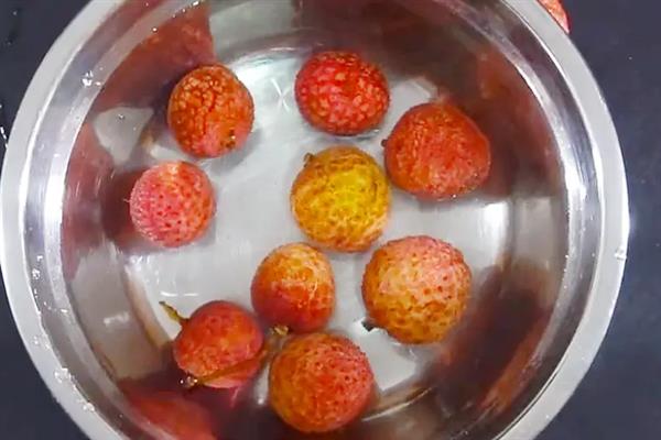 荔枝怎么保存，可溶液浸泡或浸水保存等