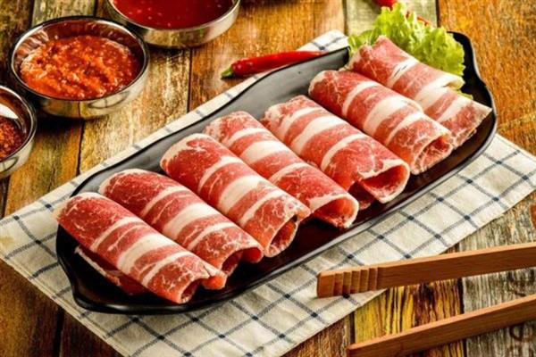 制作肥牛卷是用哪个部位，是用牛身上除了牛腩肉以外的肉制成