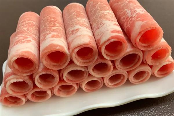 制作肥牛卷是用哪个部位，是用牛身上除了牛腩肉以外的肉制成