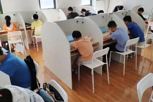 有哪些小买卖挣钱，推荐风味小吃店、手工绣品等