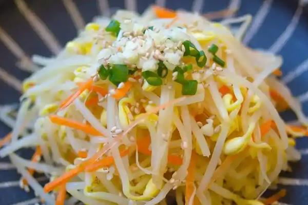 绿色的豆芽是什么，叫绿豆芽