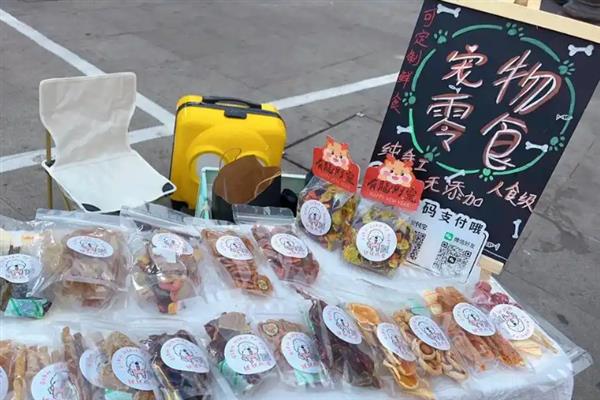 年轻人适合摆的地摊，推荐卖时尚女装、卖手机壳等