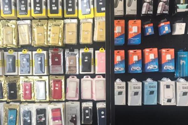 年轻人适合摆的地摊，推荐卖时尚女装、卖手机壳等