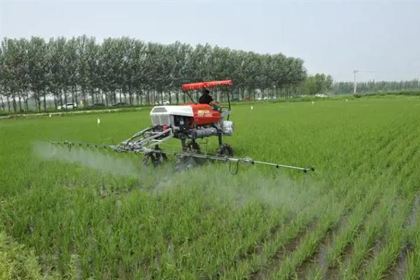 气象条件对农药的影响，在高温天气下用药会加快挥发引起药害