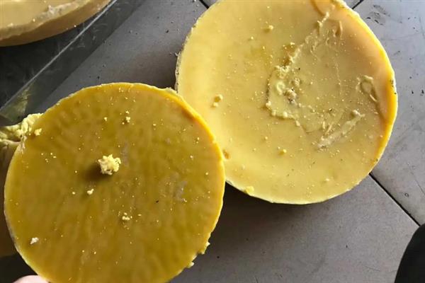 如何诱蜂才能快速来蜂，在蜂箱内壁或巢门附近涂抹蜂蜡能起到引诱效果