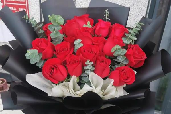 19朵玫瑰花有什么花语，代表忍耐与期待、从一而忠等含义