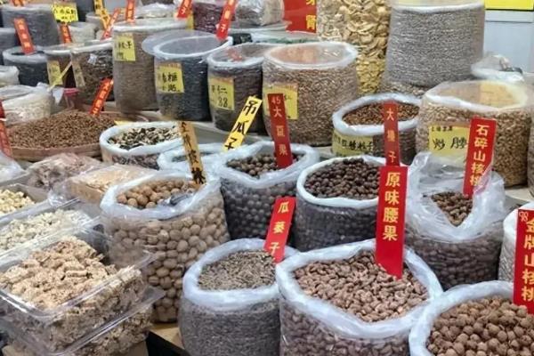 过年前适合摆摊卖什么，年货、对联、玩具等产品值得考虑