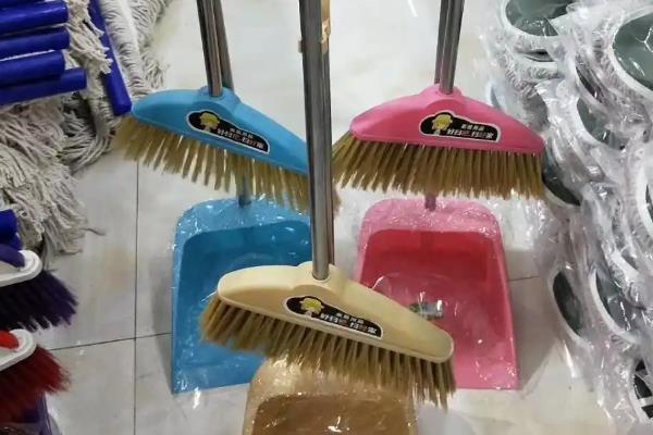 过年前适合摆摊卖什么，年货、对联、玩具等产品值得考虑