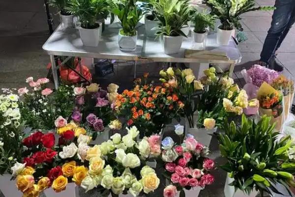 过年前适合摆摊卖什么，年货、对联、玩具等产品值得考虑