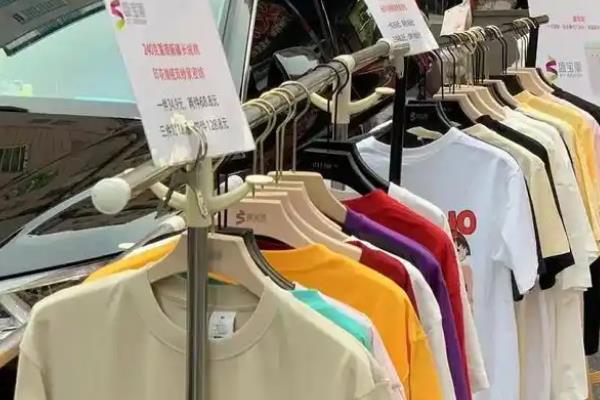 过年前适合摆摊卖什么，年货、对联、玩具等产品值得考虑