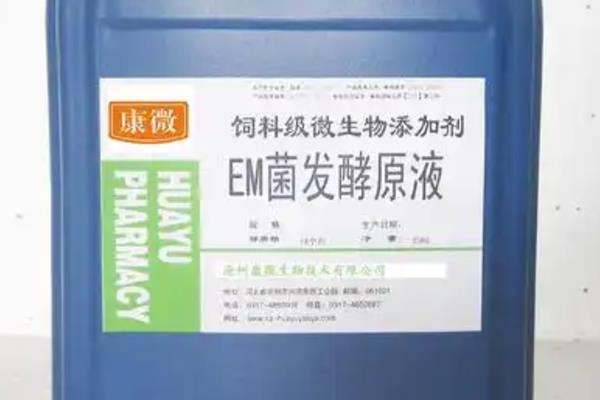 发酵床养鸭的技术原理，垫料通过物理吸附消除鸭粪中的臭味