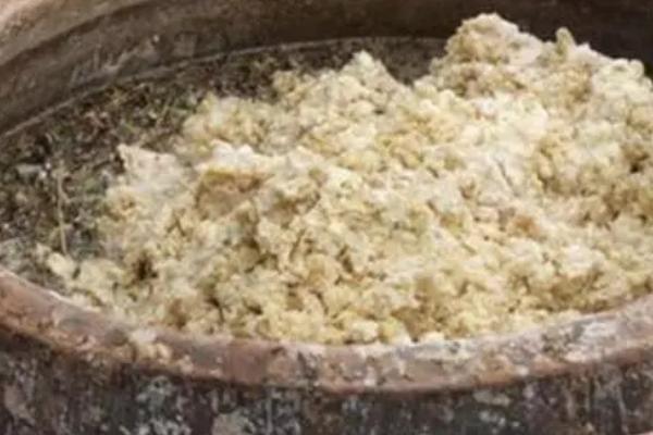 豆腐渣的发酵技术，辅料有米糠、麸皮、玉米粉等