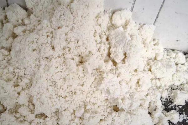 豆腐渣的发酵技术，辅料有米糠、麸皮、玉米粉等