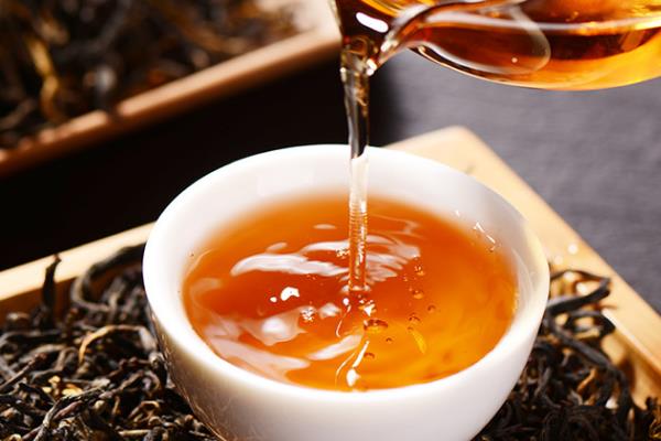 云南滇红茶的挑选技巧，可从外形、香气、汤色等方面挑选