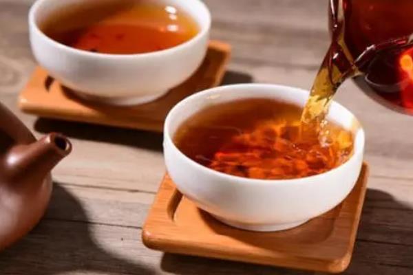 云南滇红茶的挑选技巧，可从外形、香气、汤色等方面挑选