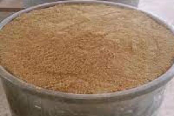 母猪料的配方，一般用玉米、麸皮、统糠等原料进行混配