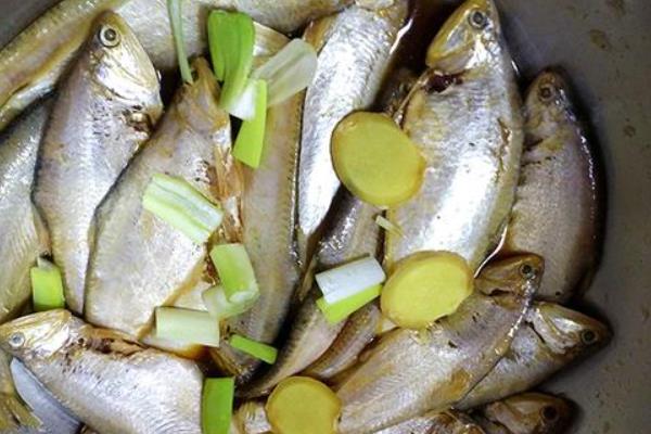 马口鱼要不要去鳞，无需去鳞但要清理内脏和鱼鳃