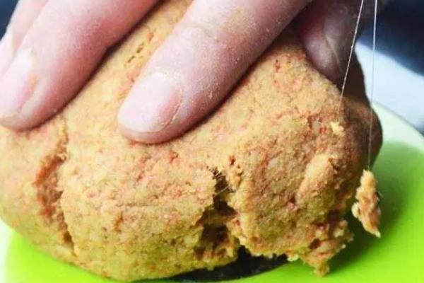钓鲢鱼饵料配方，常见以下5个配方