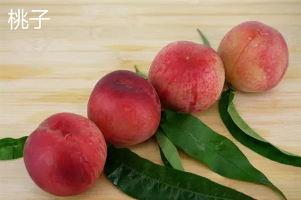 7月吃的水果有哪些，有西瓜、桃子和香蕉等