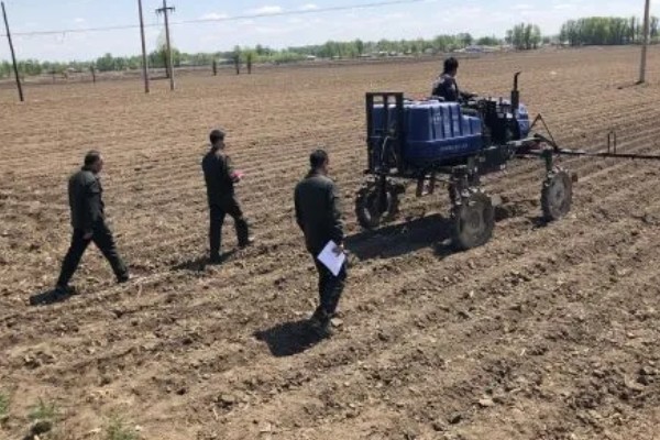 春季农机如何做好养护工作，使用前一定要清理干净