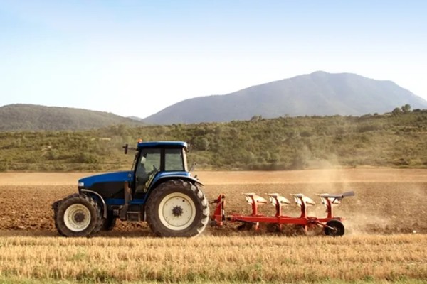 春季农机如何做好养护工作，使用前一定要清理干净