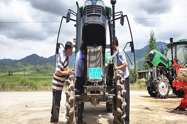 春季农机如何做好养护工作，使用前一定要清理干净