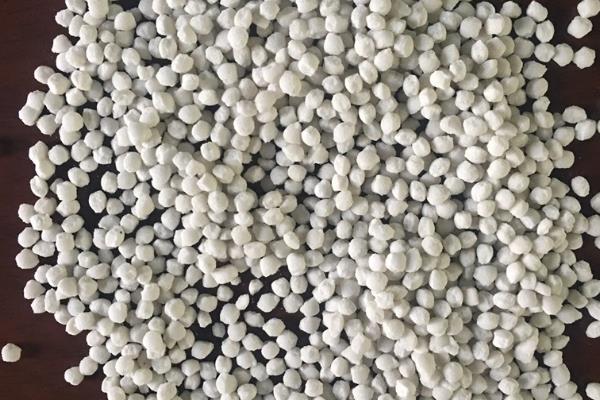 怎么给花生施肥，苗期可追施尿素和过磷酸钙