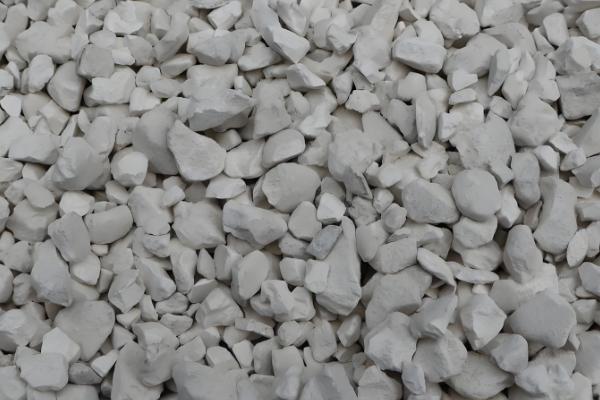 石灰氮有哪些用途，可以预防根腐病、锈病等