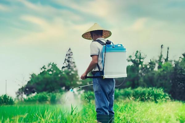 草甘膦对土壤有什么危害，会导致土壤钝化、污染土壤环境