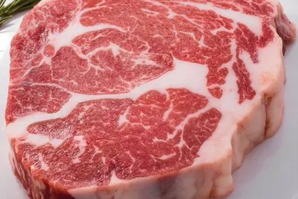 牛肉谷饲和草饲有什么区别,前者肉质嫩滑、后者肉质精瘦细嫩
