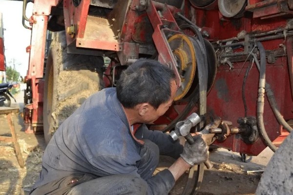 农机补贴的申请流程，向户口所在地农机部门申请