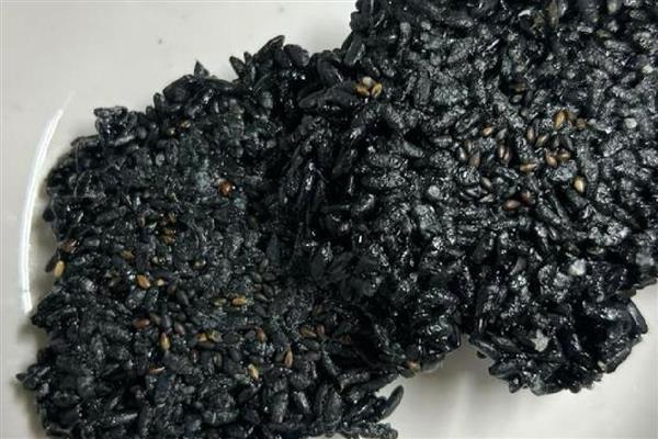 江苏溧阳市的特产,有天目湖白茶、溧阳西瓜等