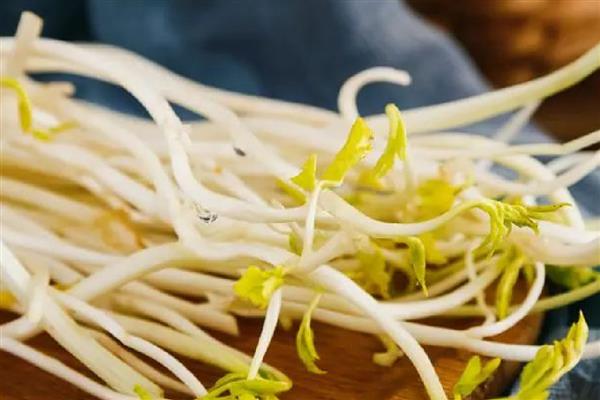 江苏溧阳市的特产,有天目湖白茶、溧阳西瓜等