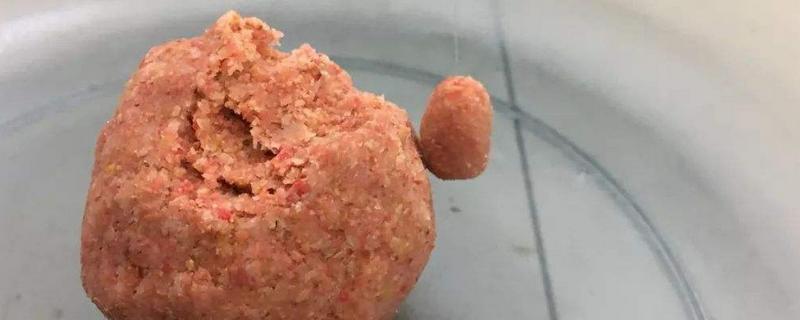 搓饵是什么，是钓鱼人最常用的上饵方法之一