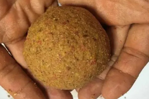 搓饵是什么，是钓鱼人最常用的上饵方法之一