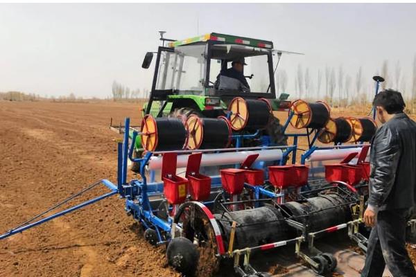 农机操作误区，起步不能猛抬离合器