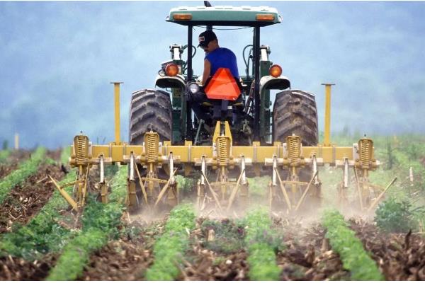 农机操作误区，起步不能猛抬离合器