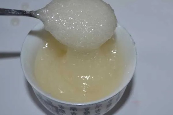 雪脂莲蜜和普通蜂蜜的区别，前者是单花蜜、后者泛指所有蜂蜜