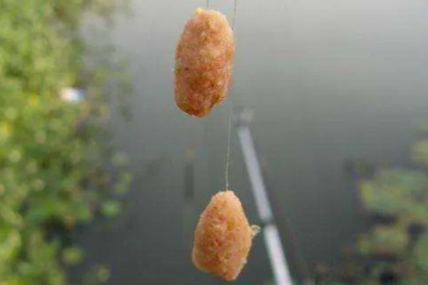 搓饵在水里能保持多久才不掉钩，取决于开饵方法
