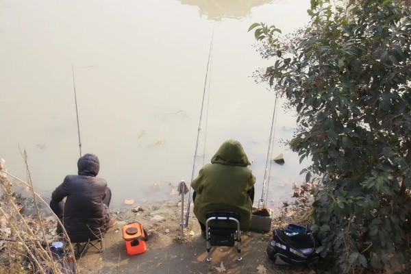 冬天可以钓鲫鱼吗，可以钓但难度大